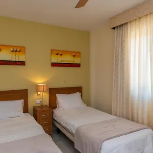 https://2br-jarales-calahonda-ac-pool-parking.1costadelsol.com